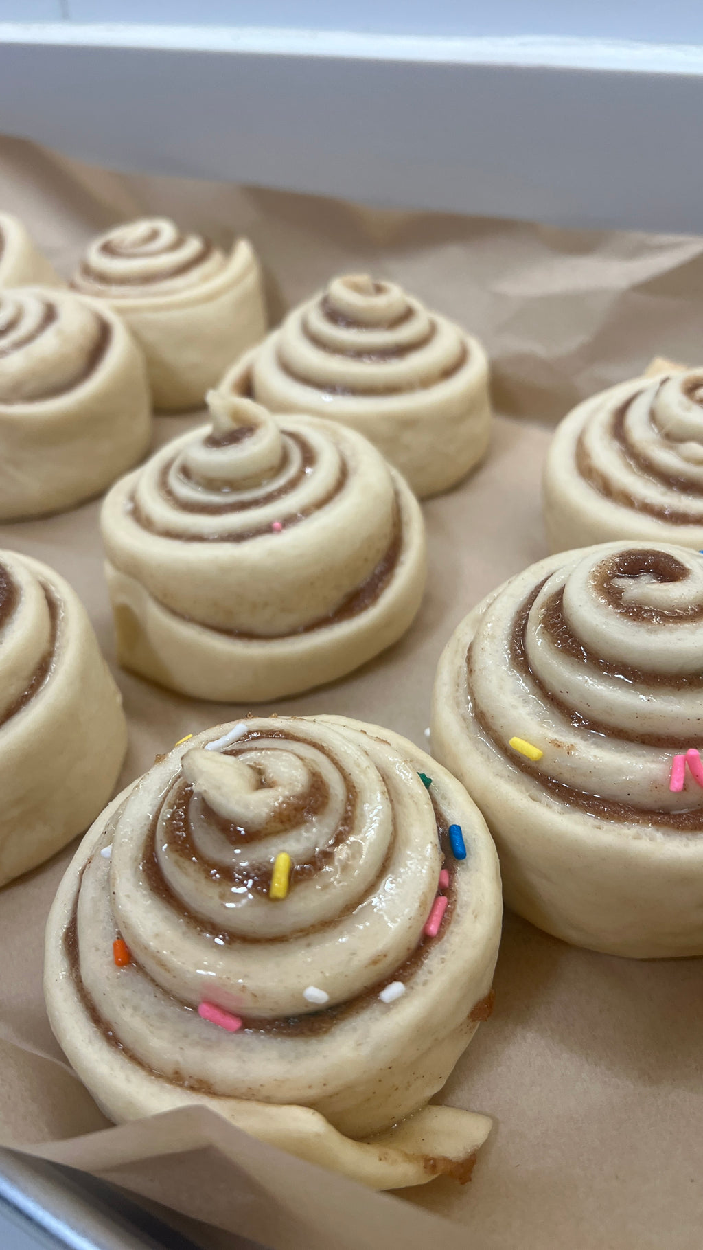 Funfetti Cinnamon Rolls🌈